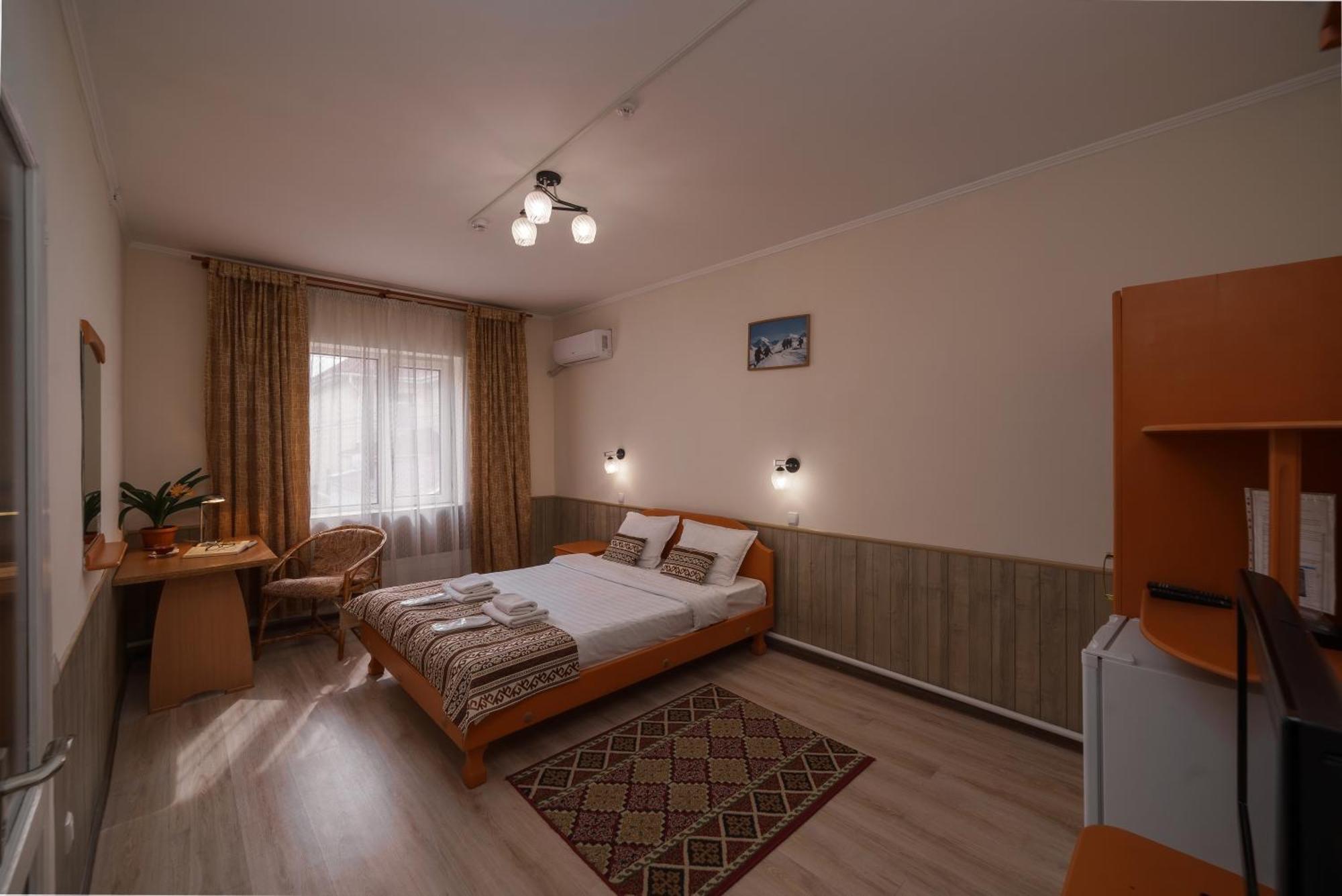 Alpinist Hotel Bişkek Dış mekan fotoğraf
