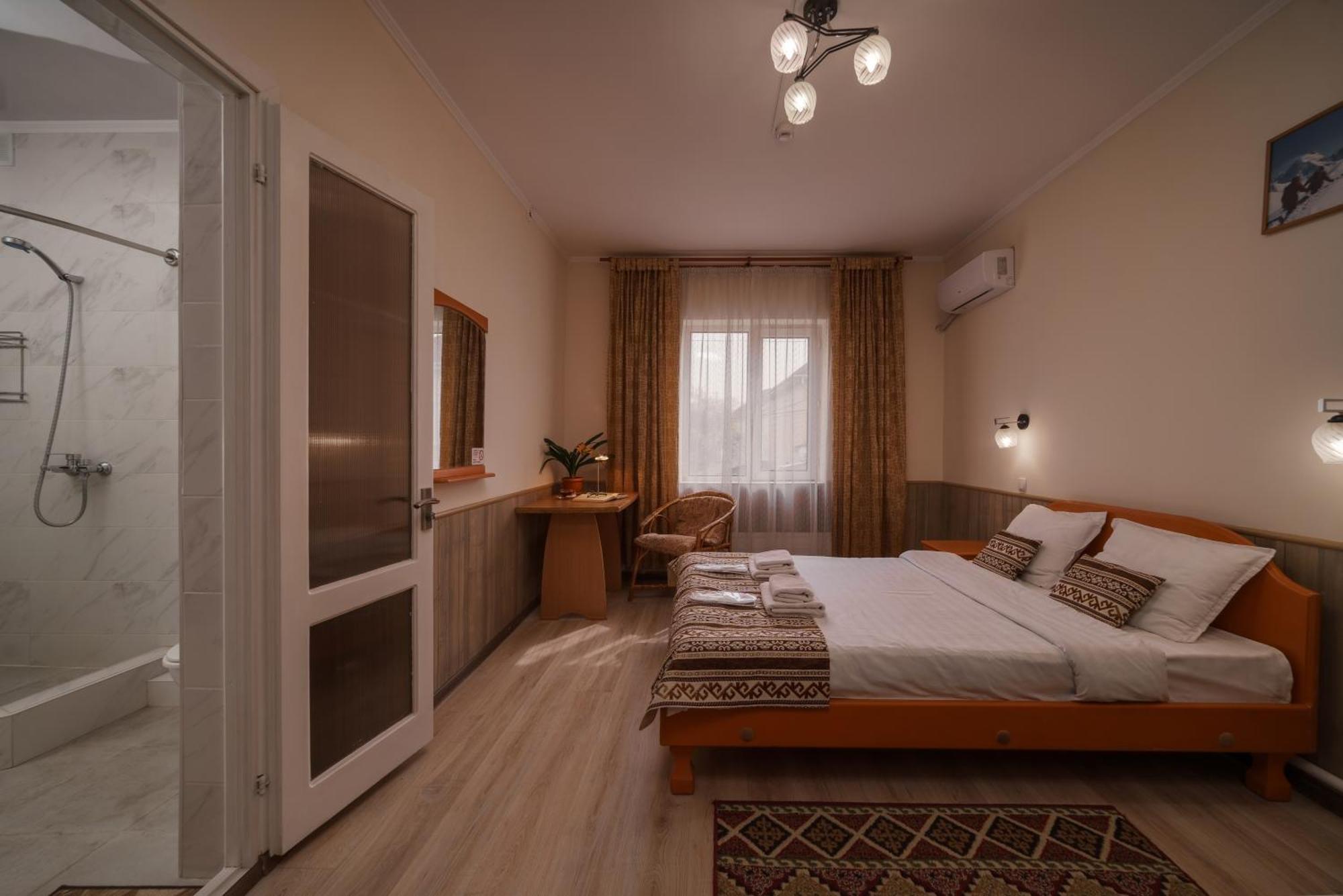 Alpinist Hotel Bişkek Dış mekan fotoğraf